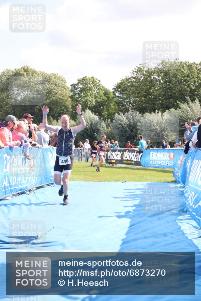 25.08.2024 - Elbe Triathlon Hamburg H.Heesch http://msf.ph/oto/6873270 25.08.2024 11:37:58 Ziel 446, 1428, 1462 meine-sportfotos.de