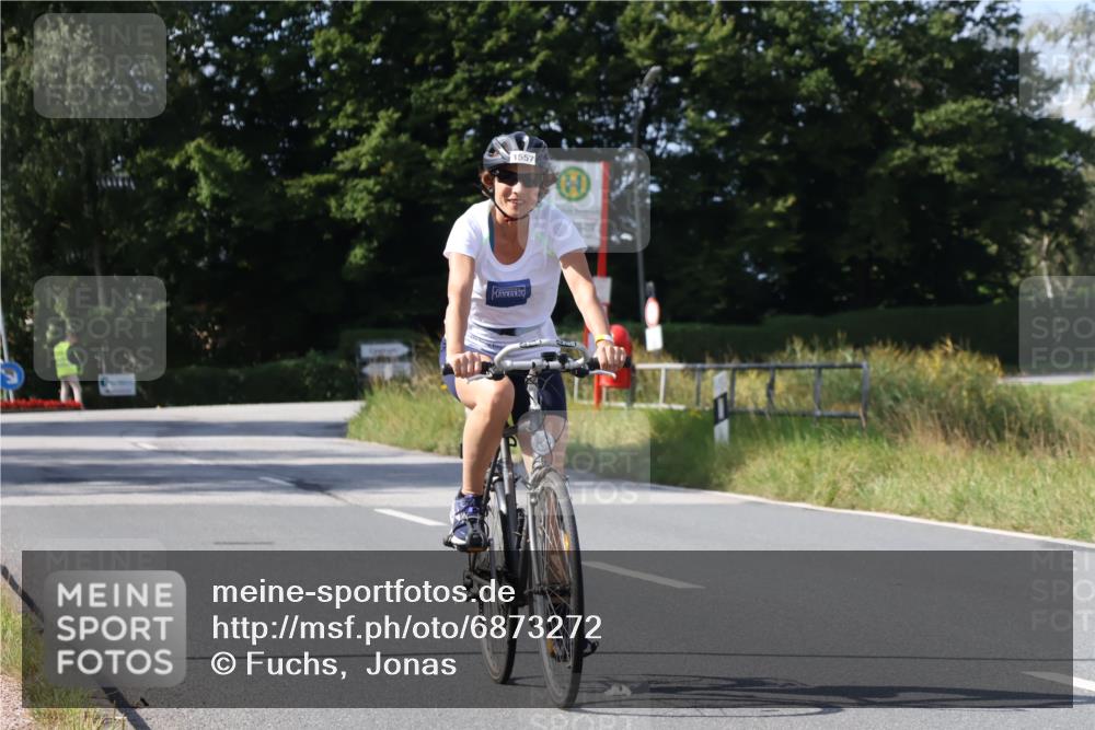 25.08.2024 - Elbe Triathlon Hamburg Fuchs,  Jonas http://msf.ph/oto/6873272 25.08.2024 11:20:22 Radfahren 1557 meine-sportfotos.de