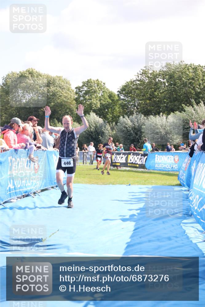 25.08.2024 - Elbe Triathlon Hamburg H.Heesch http://msf.ph/oto/6873276 25.08.2024 11:37:58 Ziel 446, 1428, 1462 meine-sportfotos.de