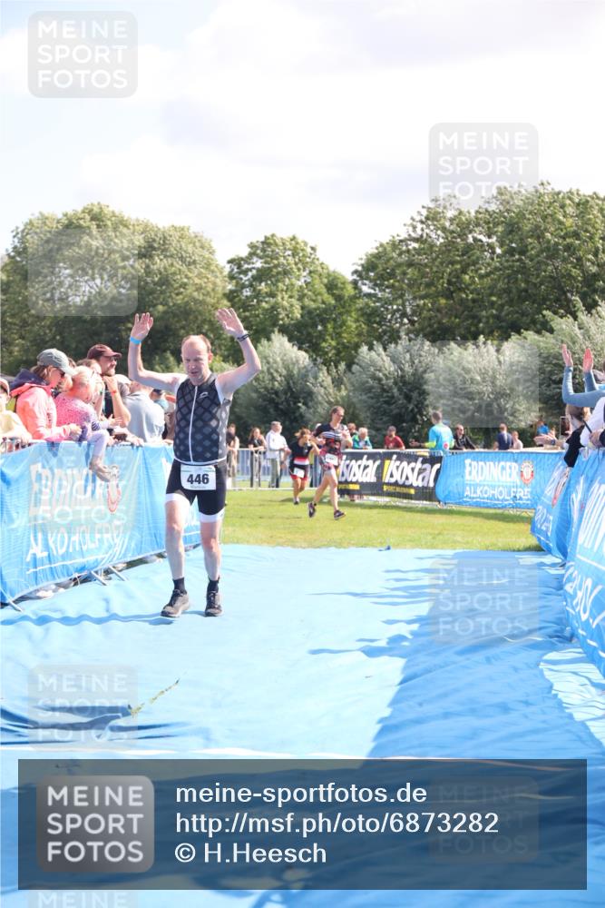 25.08.2024 - Elbe Triathlon Hamburg H.Heesch http://msf.ph/oto/6873282 25.08.2024 11:37:59 Ziel 446, 1462 meine-sportfotos.de