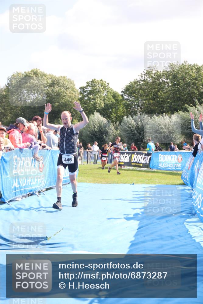 25.08.2024 - Elbe Triathlon Hamburg H.Heesch http://msf.ph/oto/6873287 25.08.2024 11:37:59 Ziel 446, 1462 meine-sportfotos.de