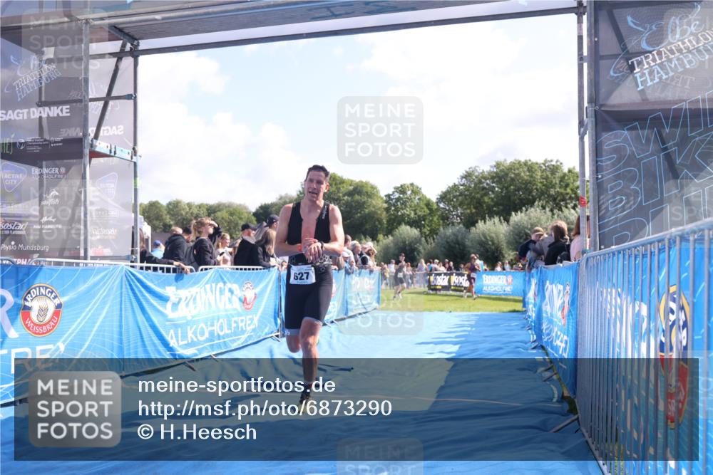 25.08.2024 - Elbe Triathlon Hamburg H.Heesch http://msf.ph/oto/6873290 25.08.2024 11:10:32 Ziel 627 meine-sportfotos.de