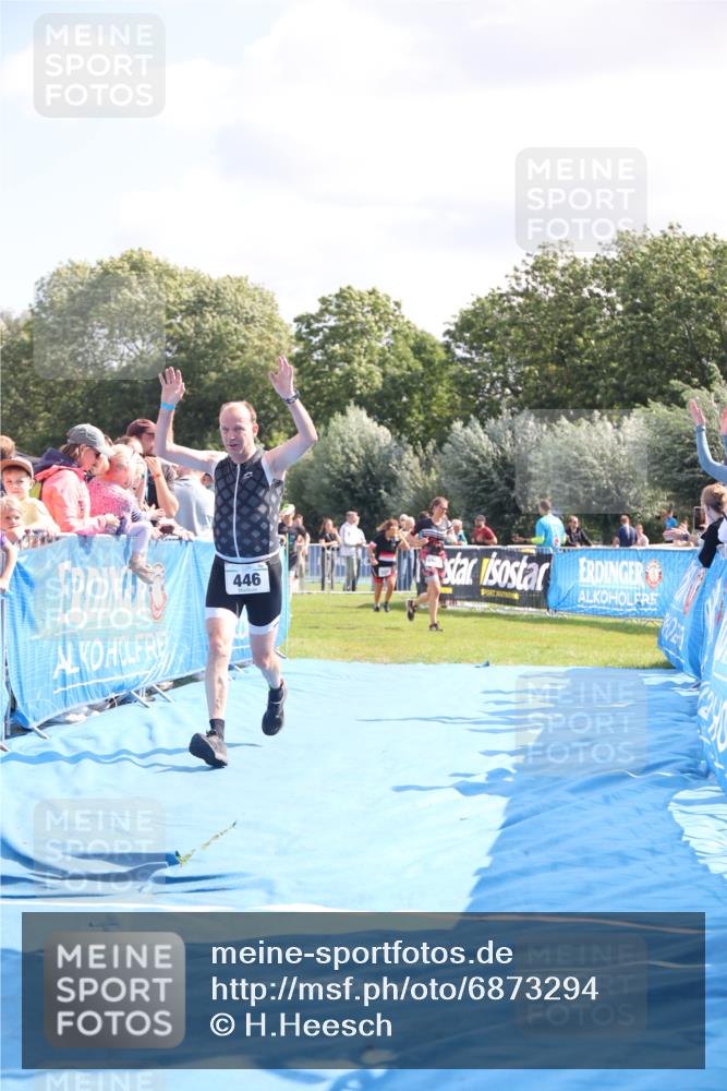25.08.2024 - Elbe Triathlon Hamburg H.Heesch http://msf.ph/oto/6873294 25.08.2024 11:37:59 Ziel 446, 1462 meine-sportfotos.de