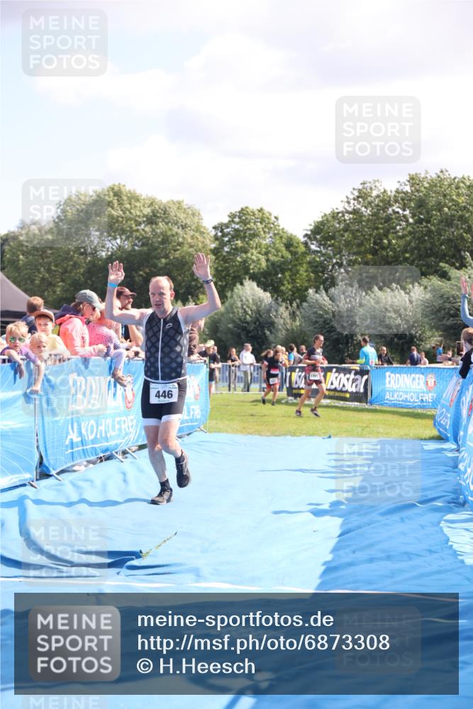 25.08.2024 - Elbe Triathlon Hamburg H.Heesch http://msf.ph/oto/6873308 25.08.2024 11:37:59 Ziel 446, 1462 meine-sportfotos.de