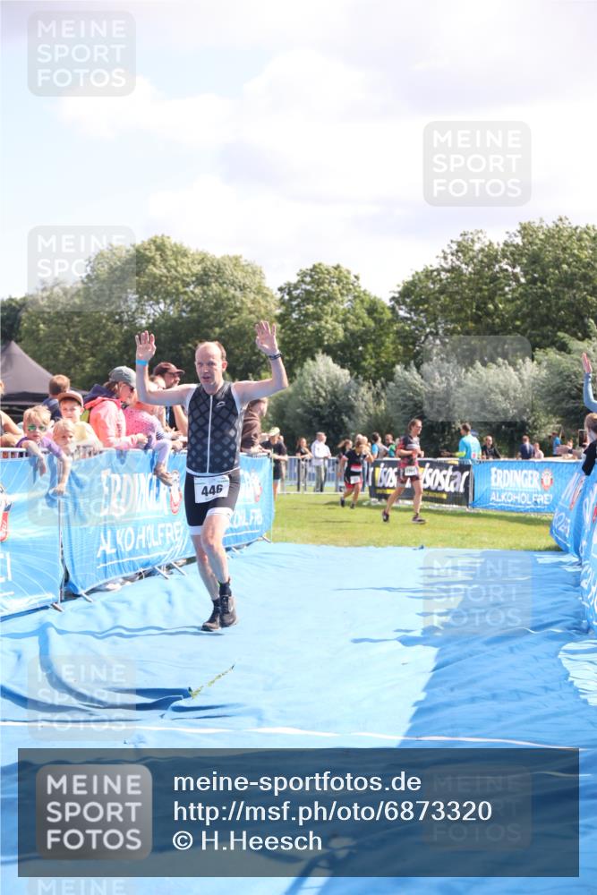 25.08.2024 - Elbe Triathlon Hamburg H.Heesch http://msf.ph/oto/6873320 25.08.2024 11:37:59 Ziel 446, 1462 meine-sportfotos.de