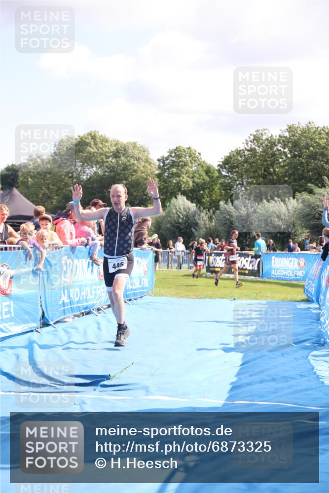 25.08.2024 - Elbe Triathlon Hamburg H.Heesch http://msf.ph/oto/6873325 25.08.2024 11:37:59 Ziel 446, 1462 meine-sportfotos.de