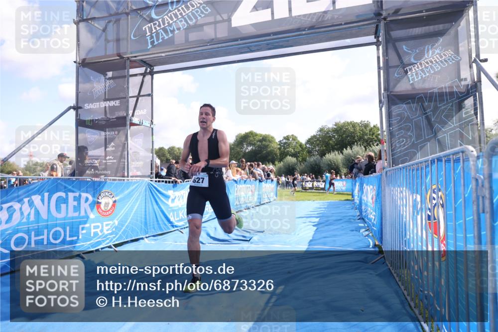 25.08.2024 - Elbe Triathlon Hamburg H.Heesch http://msf.ph/oto/6873326 25.08.2024 11:10:33 Ziel 627 meine-sportfotos.de