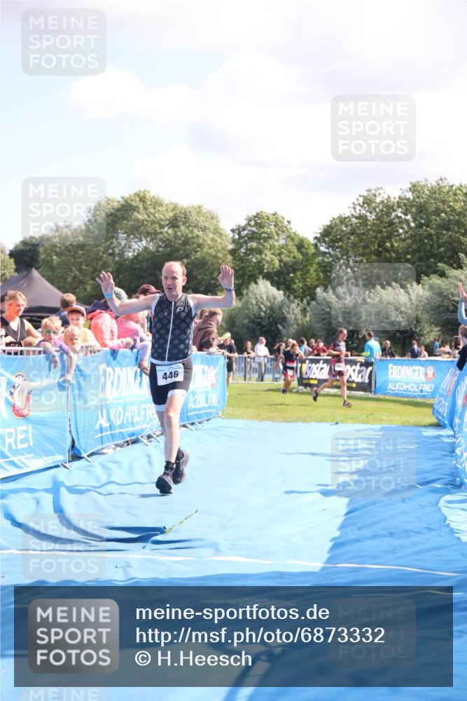 25.08.2024 - Elbe Triathlon Hamburg H.Heesch http://msf.ph/oto/6873332 25.08.2024 11:37:59 Ziel 446, 1462 meine-sportfotos.de