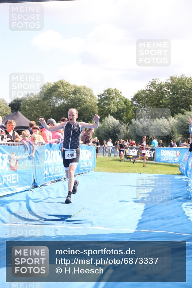 25.08.2024 - Elbe Triathlon Hamburg H.Heesch http://msf.ph/oto/6873337 25.08.2024 11:37:59 Ziel 446, 1462 meine-sportfotos.de