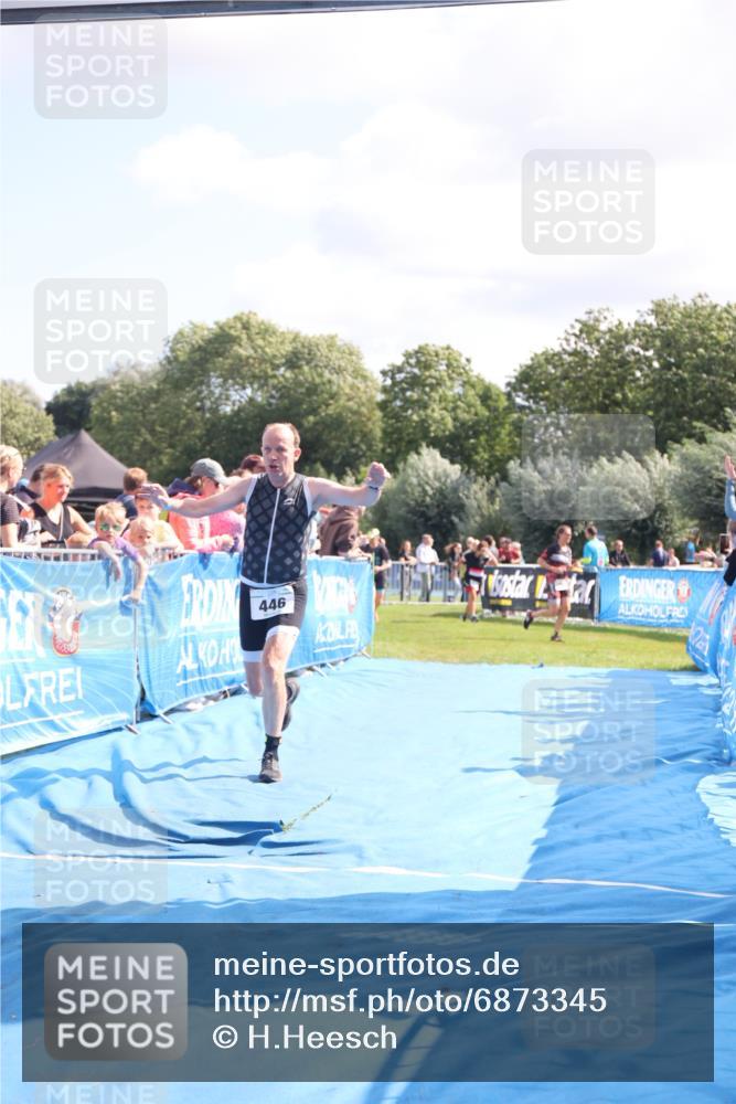 25.08.2024 - Elbe Triathlon Hamburg H.Heesch http://msf.ph/oto/6873345 25.08.2024 11:37:59 Ziel 446, 1462 meine-sportfotos.de