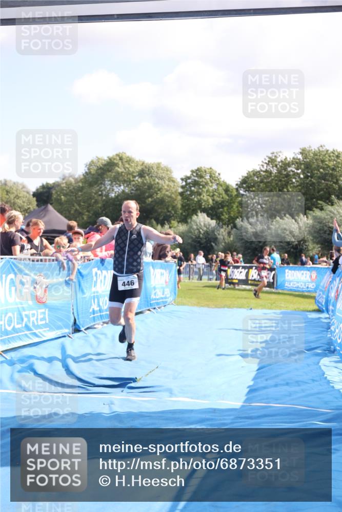 25.08.2024 - Elbe Triathlon Hamburg H.Heesch http://msf.ph/oto/6873351 25.08.2024 11:37:59 Ziel 446, 1462 meine-sportfotos.de