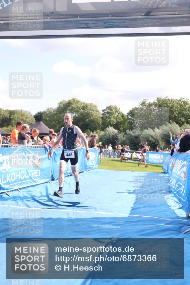 25.08.2024 - Elbe Triathlon Hamburg H.Heesch http://msf.ph/oto/6873366 25.08.2024 11:37:59 Ziel 446, 1462 meine-sportfotos.de