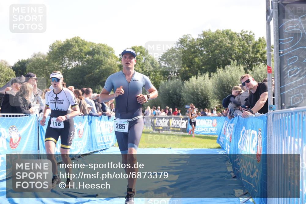 25.08.2024 - Elbe Triathlon Hamburg H.Heesch http://msf.ph/oto/6873379 25.08.2024 11:10:45 Ziel 118, 285 meine-sportfotos.de