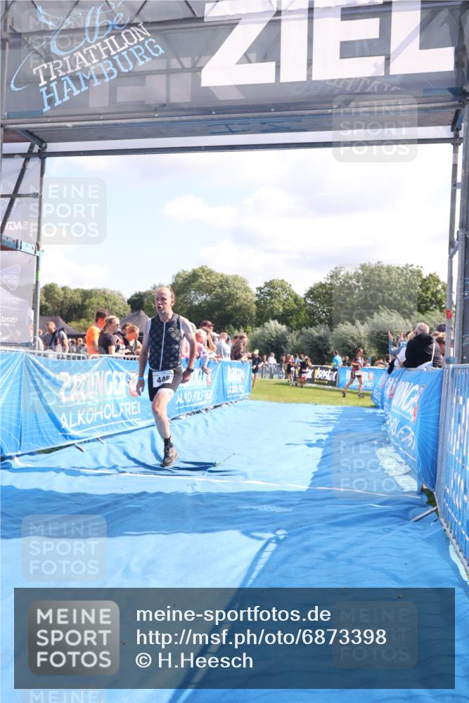 25.08.2024 - Elbe Triathlon Hamburg H.Heesch http://msf.ph/oto/6873398 25.08.2024 11:38:00 Ziel 135, 446, 1462 meine-sportfotos.de