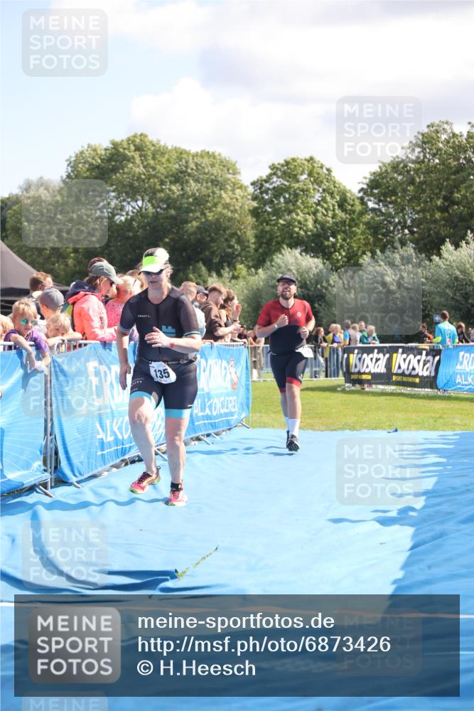 25.08.2024 - Elbe Triathlon Hamburg H.Heesch http://msf.ph/oto/6873426 25.08.2024 11:38:07 Ziel 135, 276, 446 meine-sportfotos.de