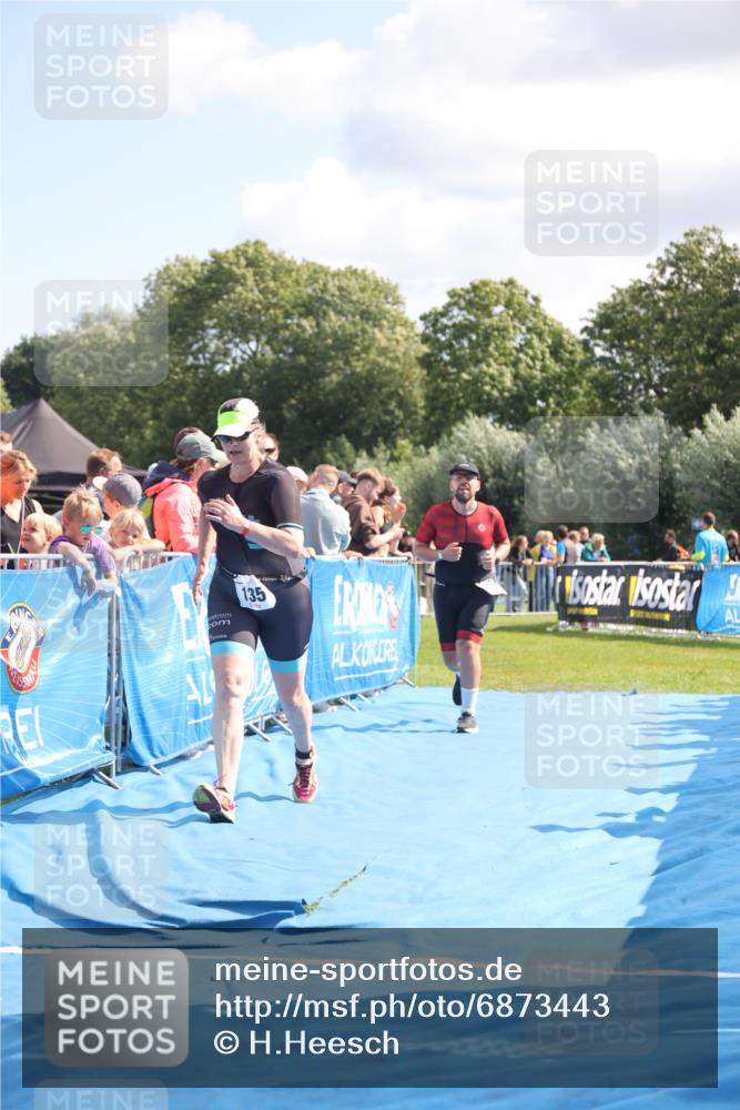 25.08.2024 - Elbe Triathlon Hamburg H.Heesch http://msf.ph/oto/6873443 25.08.2024 11:38:07 Ziel 135, 276, 446 meine-sportfotos.de