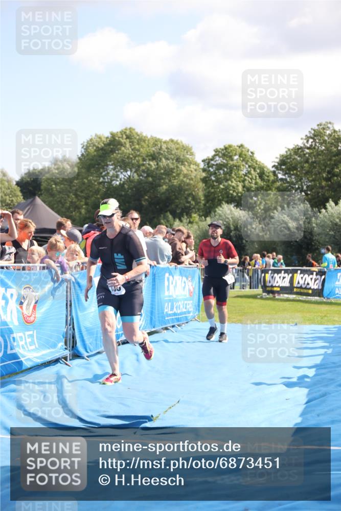 25.08.2024 - Elbe Triathlon Hamburg H.Heesch http://msf.ph/oto/6873451 25.08.2024 11:38:07 Ziel 135, 276, 446 meine-sportfotos.de