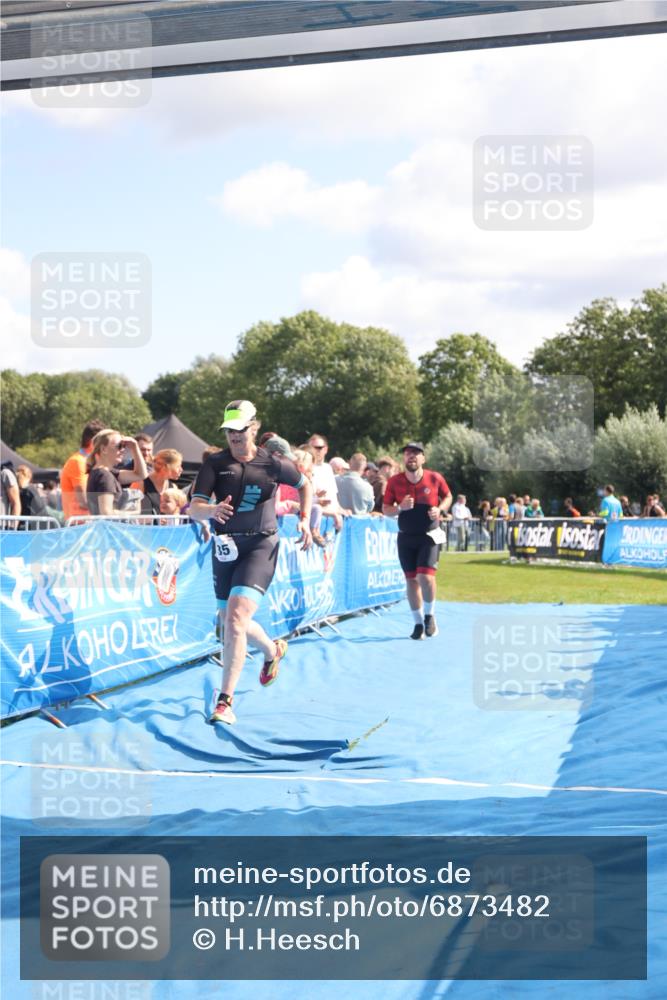 25.08.2024 - Elbe Triathlon Hamburg H.Heesch http://msf.ph/oto/6873482 25.08.2024 11:38:08 Ziel 135, 276 meine-sportfotos.de