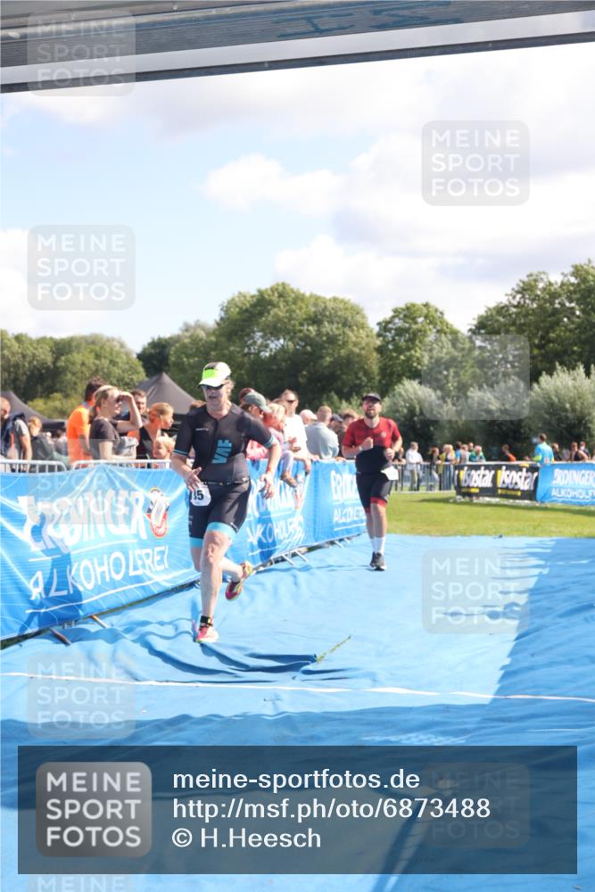 25.08.2024 - Elbe Triathlon Hamburg H.Heesch http://msf.ph/oto/6873488 25.08.2024 11:38:08 Ziel 135, 276 meine-sportfotos.de