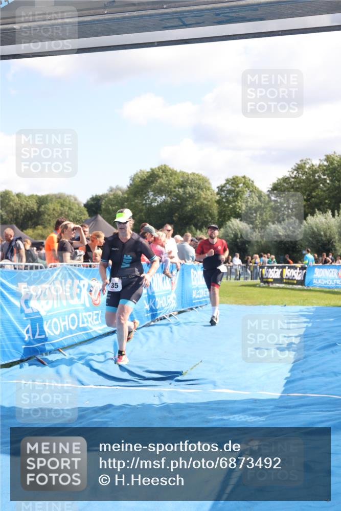 25.08.2024 - Elbe Triathlon Hamburg H.Heesch http://msf.ph/oto/6873492 25.08.2024 11:38:08 Ziel 135, 276 meine-sportfotos.de
