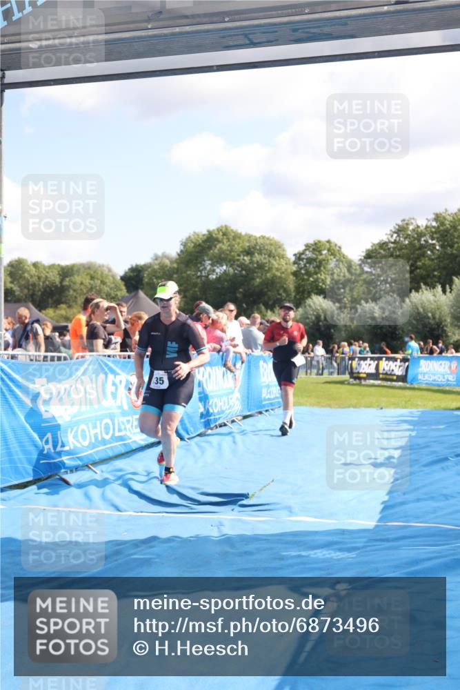 25.08.2024 - Elbe Triathlon Hamburg H.Heesch http://msf.ph/oto/6873496 25.08.2024 11:38:08 Ziel 135, 276 meine-sportfotos.de