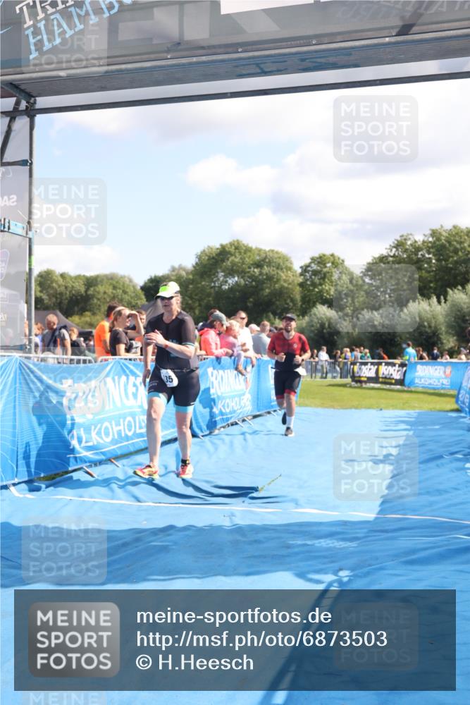25.08.2024 - Elbe Triathlon Hamburg H.Heesch http://msf.ph/oto/6873503 25.08.2024 11:38:08 Ziel 135, 276 meine-sportfotos.de
