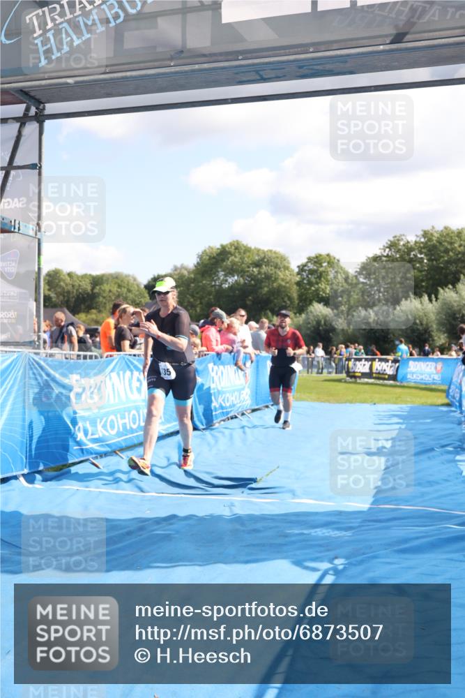25.08.2024 - Elbe Triathlon Hamburg H.Heesch http://msf.ph/oto/6873507 25.08.2024 11:38:08 Ziel 135, 276 meine-sportfotos.de