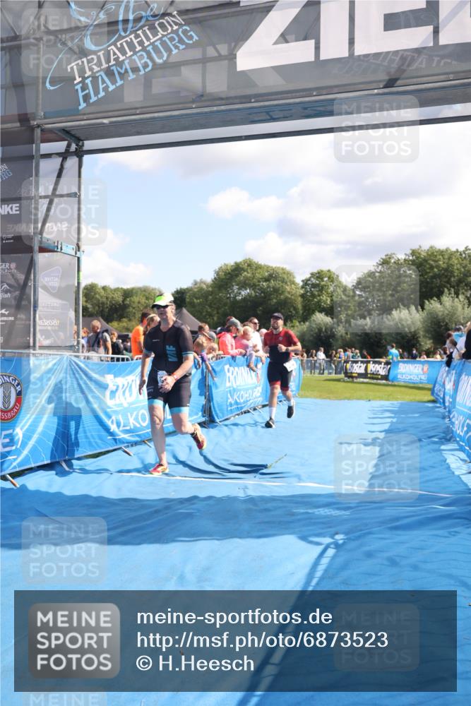 25.08.2024 - Elbe Triathlon Hamburg H.Heesch http://msf.ph/oto/6873523 25.08.2024 11:38:08 Ziel 135, 276 meine-sportfotos.de