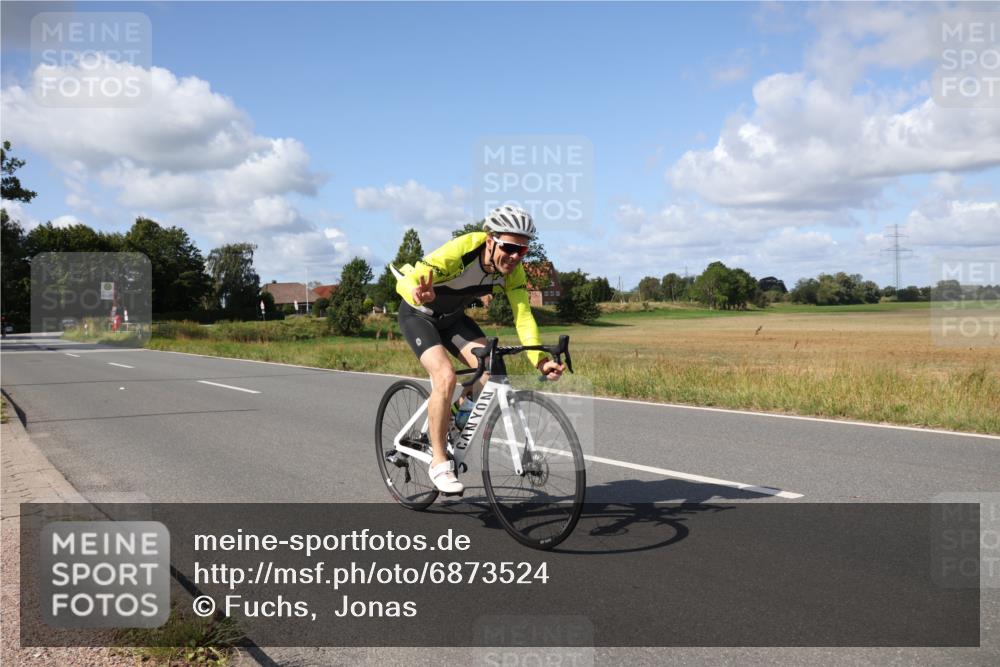 25.08.2024 - Elbe Triathlon Hamburg Fuchs,  Jonas http://msf.ph/oto/6873524 25.08.2024 11:22:03 Radfahren 1603 meine-sportfotos.de