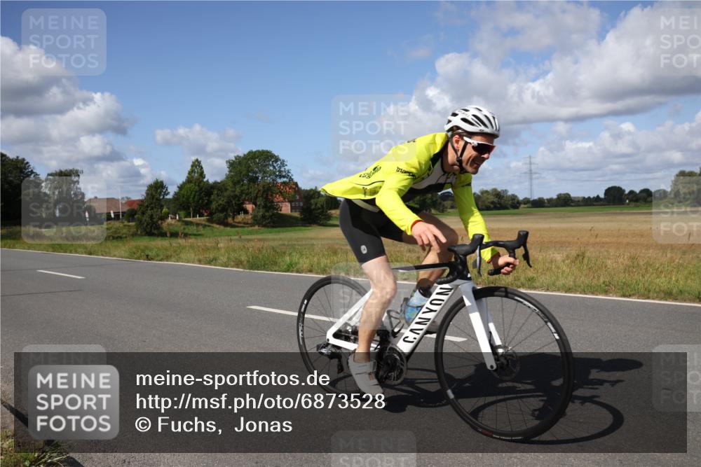25.08.2024 - Elbe Triathlon Hamburg Fuchs,  Jonas http://msf.ph/oto/6873528 25.08.2024 11:22:03 Radfahren 1603 meine-sportfotos.de