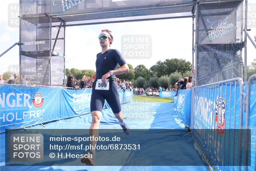 25.08.2024 - Elbe Triathlon Hamburg H.Heesch http://msf.ph/oto/6873531 25.08.2024 11:11:02 Ziel 599, 659 meine-sportfotos.de