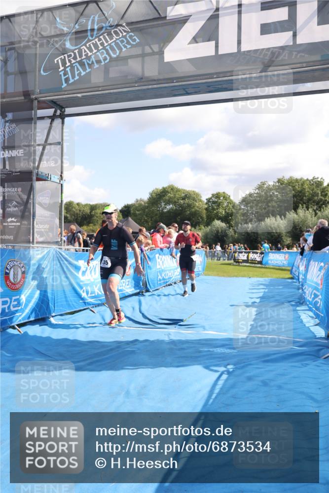 25.08.2024 - Elbe Triathlon Hamburg H.Heesch http://msf.ph/oto/6873534 25.08.2024 11:38:08 Ziel 135, 276 meine-sportfotos.de