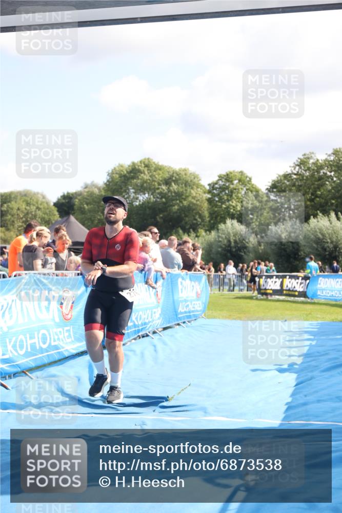 25.08.2024 - Elbe Triathlon Hamburg H.Heesch http://msf.ph/oto/6873538 25.08.2024 11:38:09 Ziel 135, 276 meine-sportfotos.de