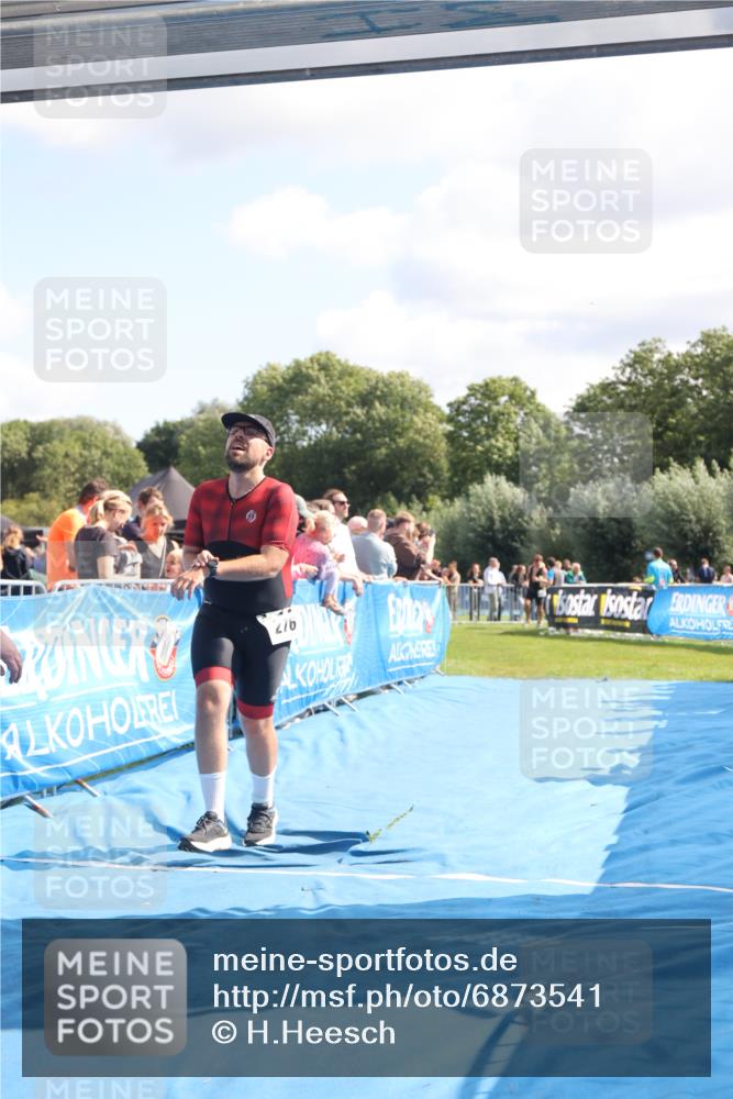 25.08.2024 - Elbe Triathlon Hamburg H.Heesch http://msf.ph/oto/6873541 25.08.2024 11:38:09 Ziel 135, 276 meine-sportfotos.de