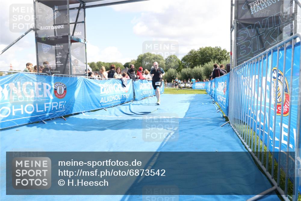 25.08.2024 - Elbe Triathlon Hamburg H.Heesch http://msf.ph/oto/6873542 25.08.2024 12:00:10 Ziel 789, 1512, 1573 meine-sportfotos.de