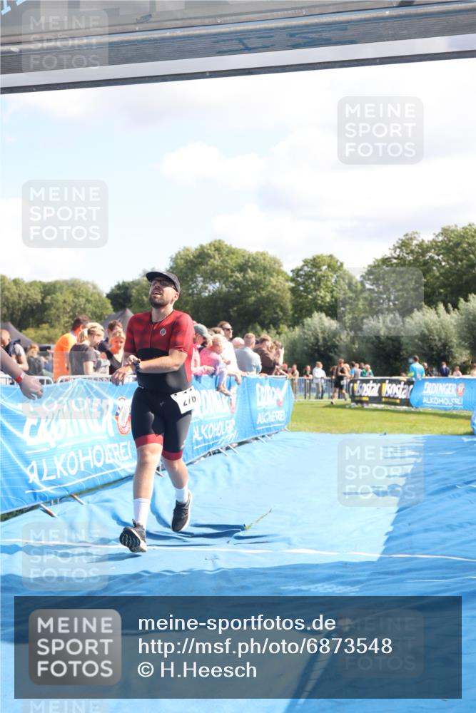 25.08.2024 - Elbe Triathlon Hamburg H.Heesch http://msf.ph/oto/6873548 25.08.2024 11:38:10 Ziel 135, 276, 756 meine-sportfotos.de
