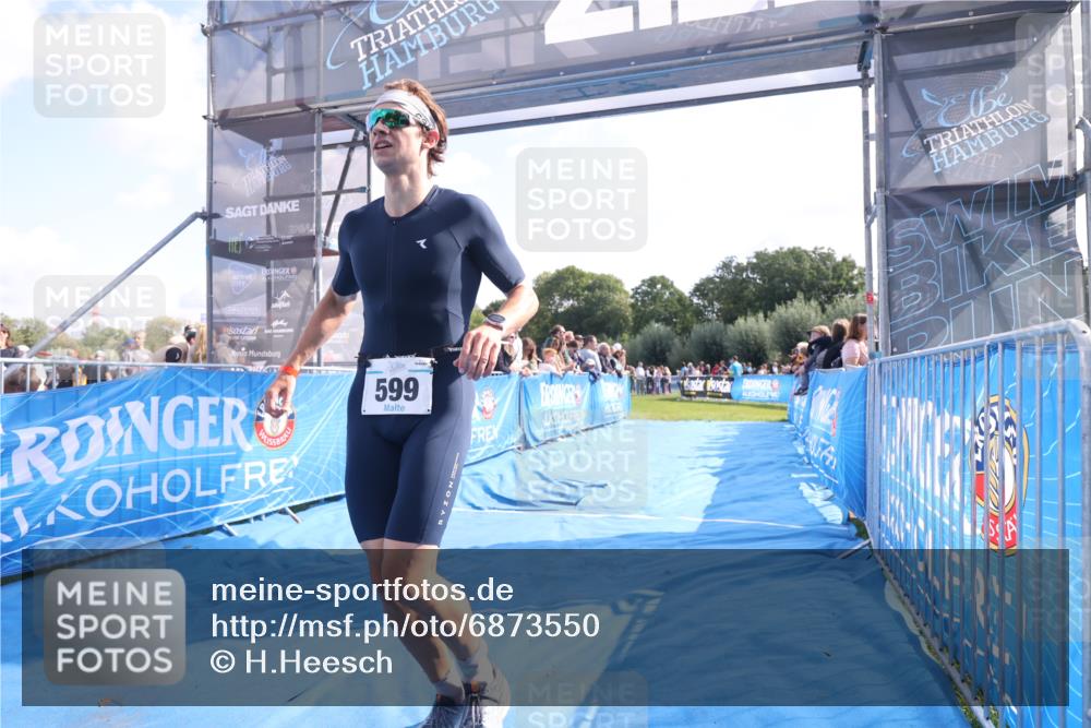 25.08.2024 - Elbe Triathlon Hamburg H.Heesch http://msf.ph/oto/6873550 25.08.2024 11:11:02 Ziel 599, 659 meine-sportfotos.de