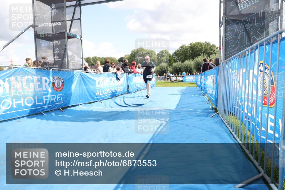 25.08.2024 - Elbe Triathlon Hamburg H.Heesch http://msf.ph/oto/6873553 25.08.2024 12:00:10 Ziel 789, 1512, 1573 meine-sportfotos.de