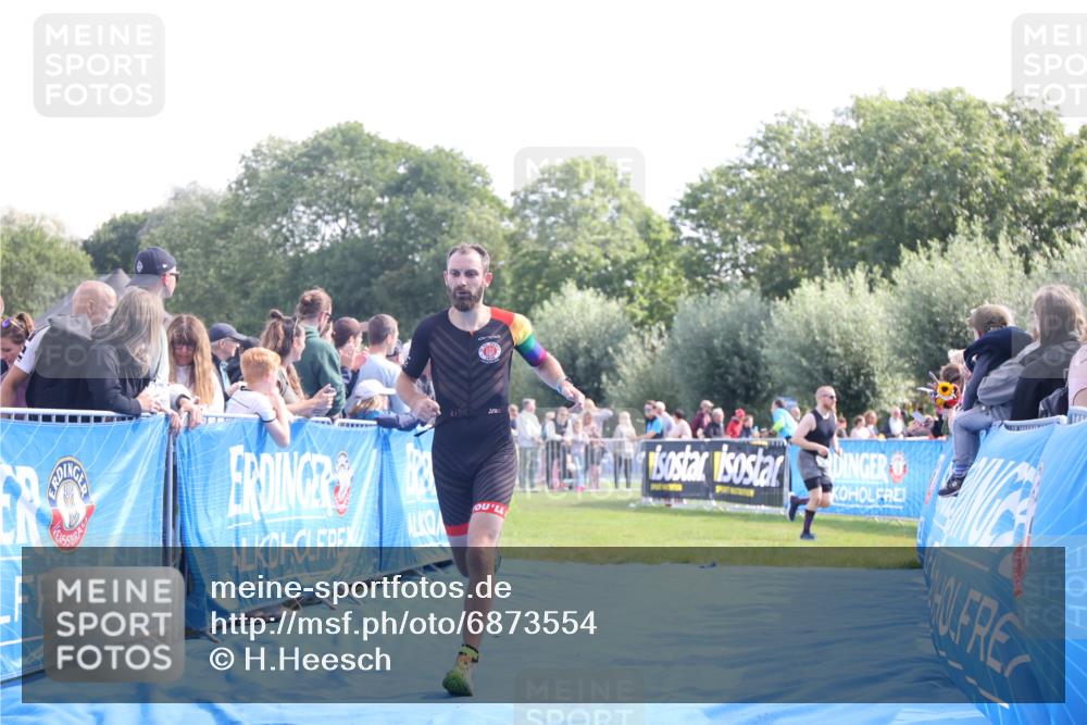 25.08.2024 - Elbe Triathlon Hamburg H.Heesch http://msf.ph/oto/6873554 25.08.2024 11:11:10 Ziel 443, 659 meine-sportfotos.de