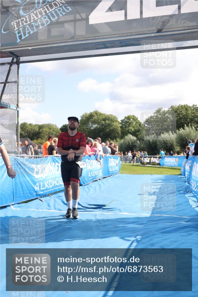 25.08.2024 - Elbe Triathlon Hamburg H.Heesch http://msf.ph/oto/6873563 25.08.2024 11:38:10 Ziel 135, 276, 756 meine-sportfotos.de