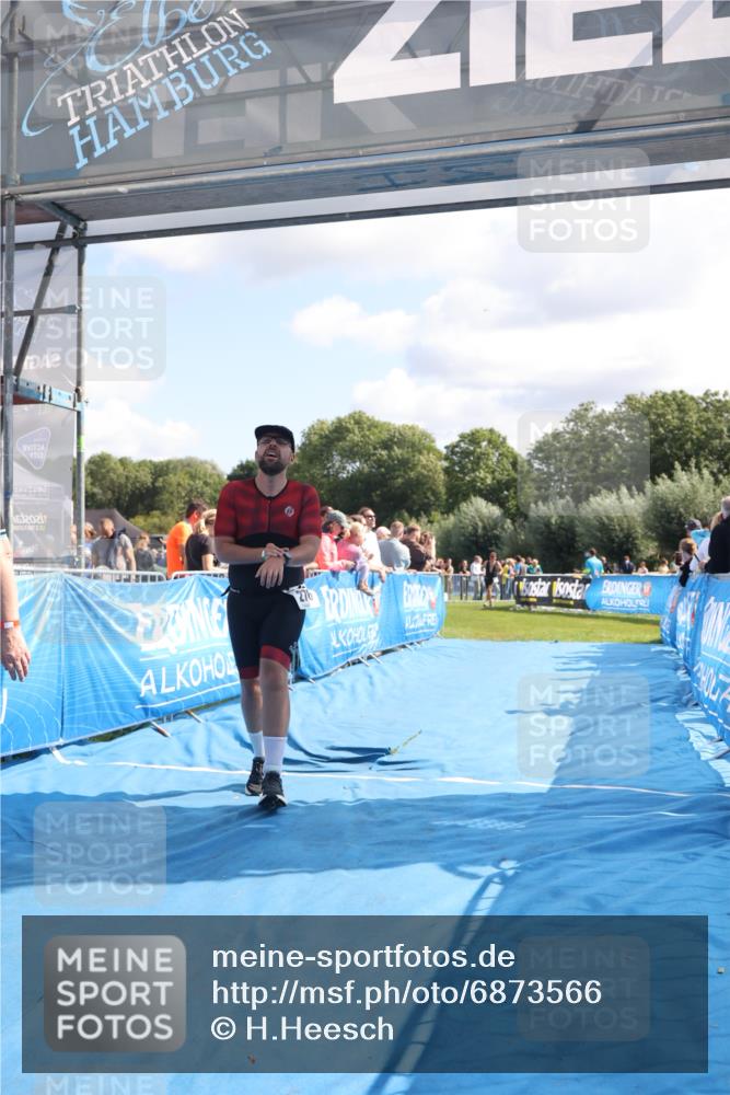25.08.2024 - Elbe Triathlon Hamburg H.Heesch http://msf.ph/oto/6873566 25.08.2024 11:38:10 Ziel 135, 276, 756 meine-sportfotos.de