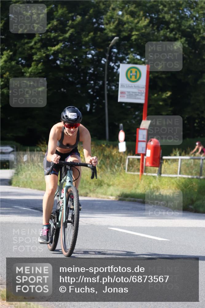 25.08.2024 - Elbe Triathlon Hamburg Fuchs,  Jonas http://msf.ph/oto/6873567 25.08.2024 11:22:27 Radfahren 1640, 1601 meine-sportfotos.de