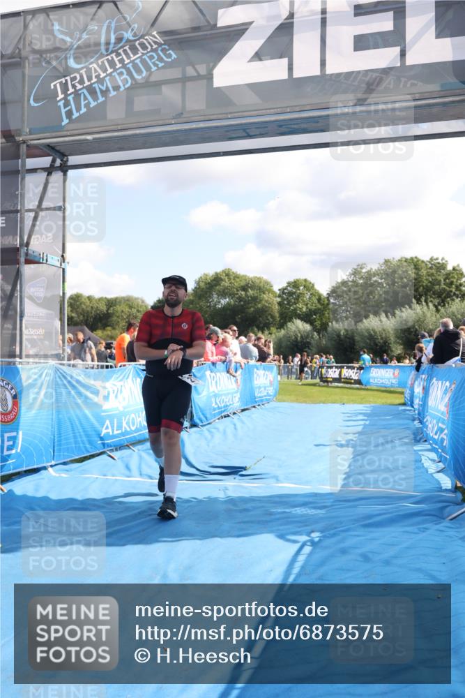 25.08.2024 - Elbe Triathlon Hamburg H.Heesch http://msf.ph/oto/6873575 25.08.2024 11:38:10 Ziel 135, 276, 756 meine-sportfotos.de