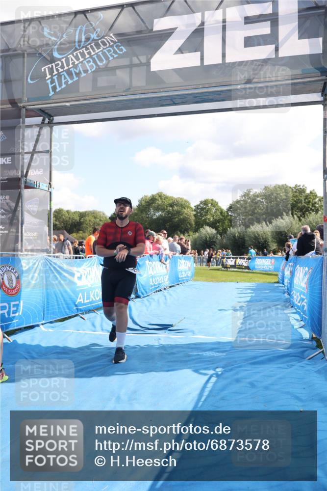 25.08.2024 - Elbe Triathlon Hamburg H.Heesch http://msf.ph/oto/6873578 25.08.2024 11:38:10 Ziel 135, 276, 756 meine-sportfotos.de