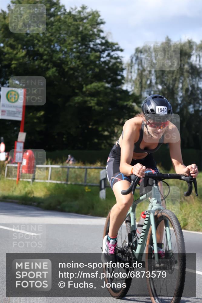 25.08.2024 - Elbe Triathlon Hamburg Fuchs,  Jonas http://msf.ph/oto/6873579 25.08.2024 11:22:28 Radfahren 1640, 1601 meine-sportfotos.de