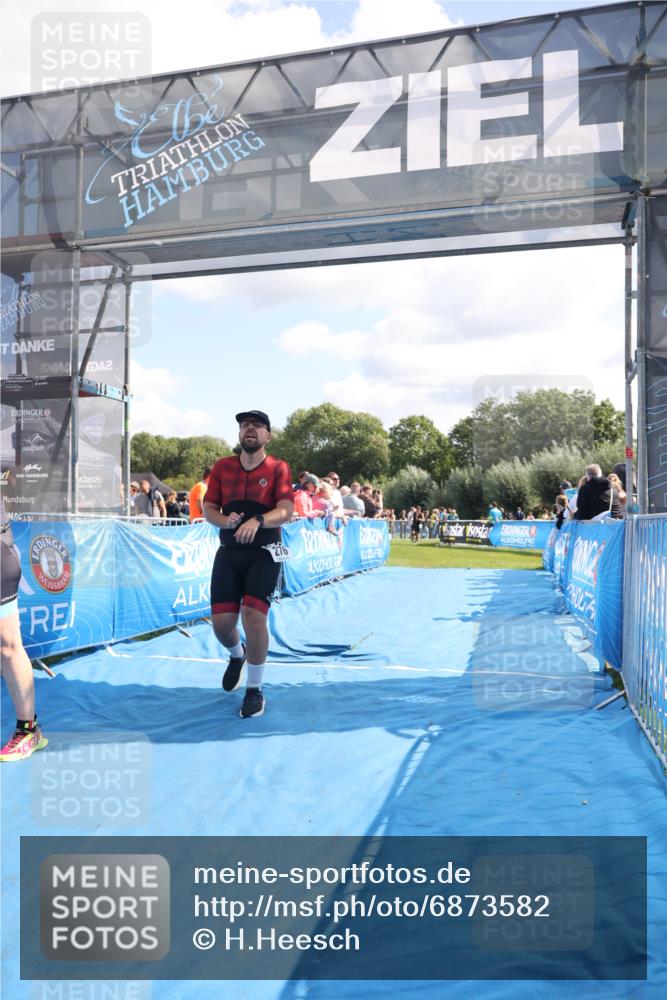25.08.2024 - Elbe Triathlon Hamburg H.Heesch http://msf.ph/oto/6873582 25.08.2024 11:38:10 Ziel 135, 276, 756 meine-sportfotos.de