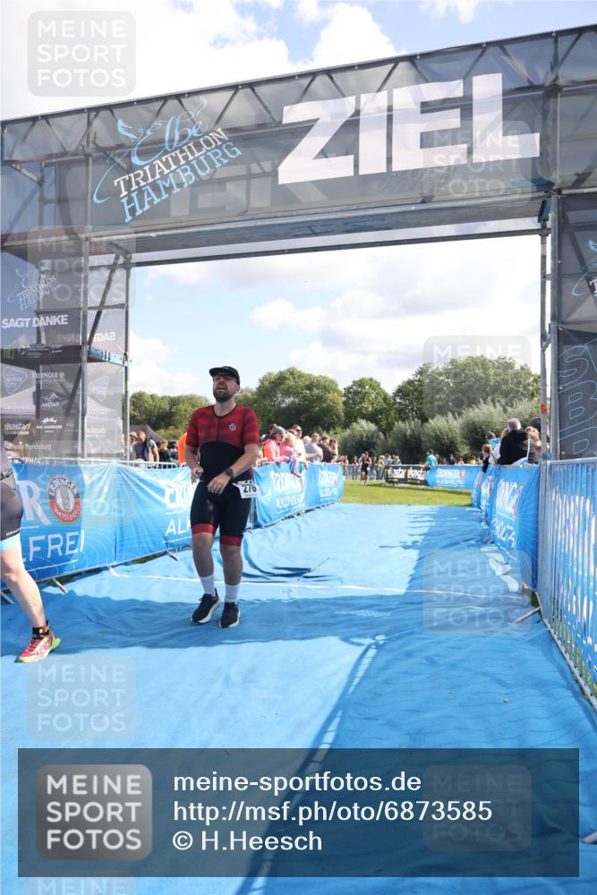 25.08.2024 - Elbe Triathlon Hamburg H.Heesch http://msf.ph/oto/6873585 25.08.2024 11:38:10 Ziel 135, 276, 756 meine-sportfotos.de