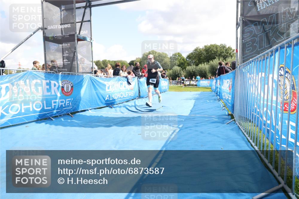 25.08.2024 - Elbe Triathlon Hamburg H.Heesch http://msf.ph/oto/6873587 25.08.2024 12:00:11 Ziel 789, 1573 meine-sportfotos.de