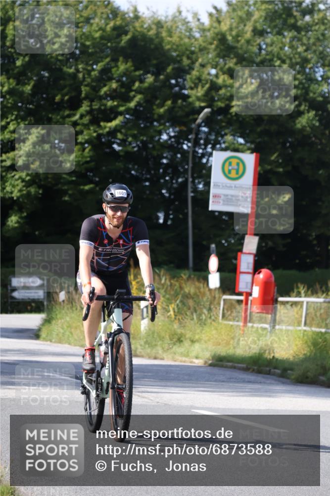 25.08.2024 - Elbe Triathlon Hamburg Fuchs,  Jonas http://msf.ph/oto/6873588 25.08.2024 11:22:31 Radfahren 1640, 1601, 1667, 1696 meine-sportfotos.de