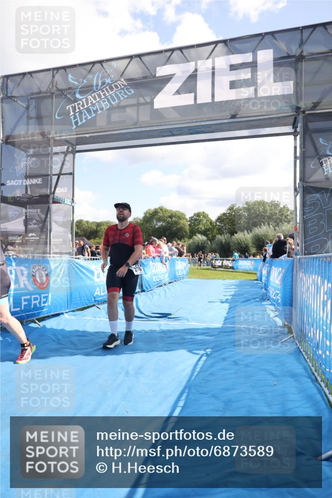 25.08.2024 - Elbe Triathlon Hamburg H.Heesch http://msf.ph/oto/6873589 25.08.2024 11:38:10 Ziel 135, 276, 756 meine-sportfotos.de
